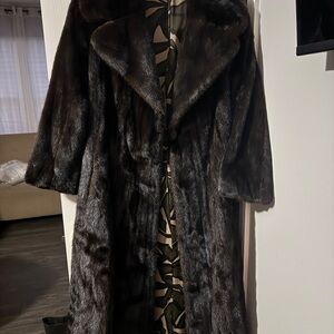 Luxurious Dark Brown Mink Fur Coat